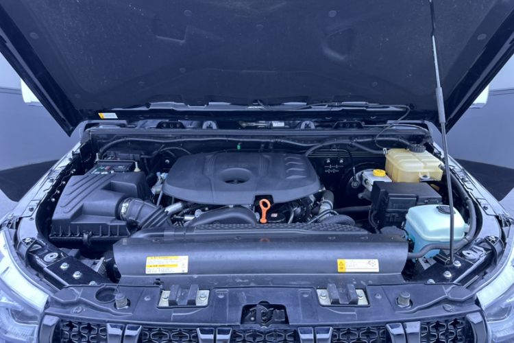 Used BAIC Off-Road BJ40 2022 2.0T Automatic Four-Wheel Drive Business Edition Engine Bay
