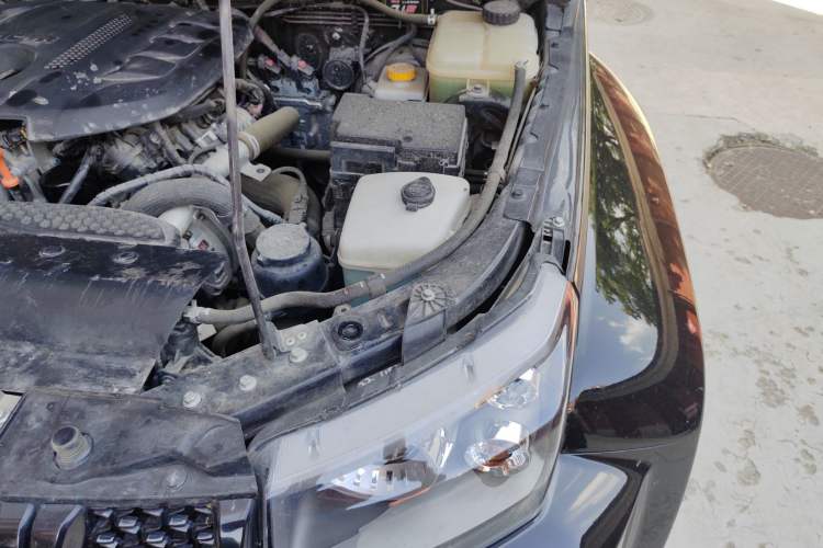 Used BAIC Off-Road BJ40 2022 2.0T Automatic Four-Wheel Drive Business Edition Engine Bay Left