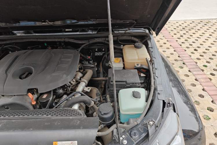 Used BAIC Off-Road BJ40 2022 2.0T Automatic Four-Wheel Drive Business Edition Engine Bay Left