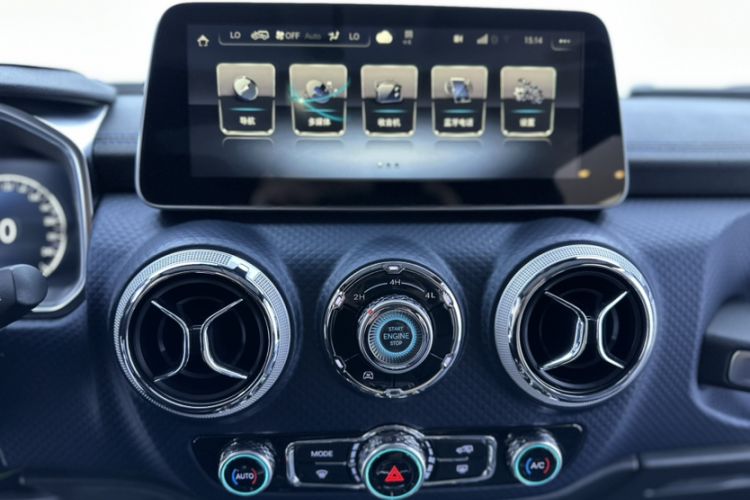 Used BAIC Off-Road BJ40 2022 2.0T Automatic Four-Wheel Drive Business Edition Interior 11