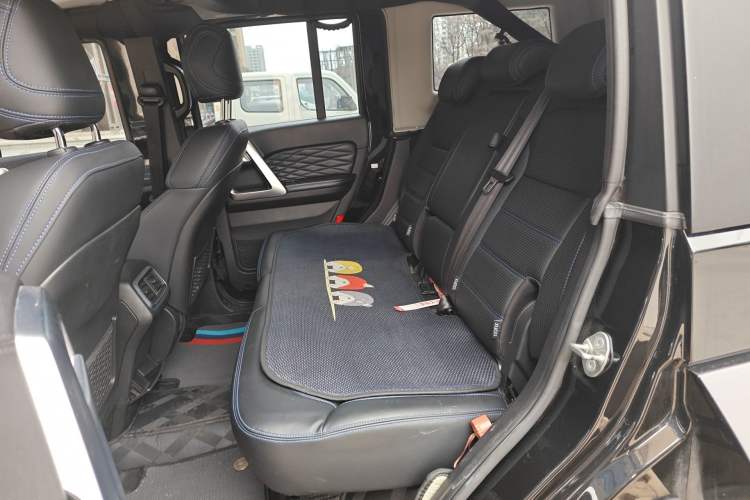 Used BAIC Off-Road BJ40 2022 2.0T Automatic Four-Wheel Drive Business Edition Left Rear Seat