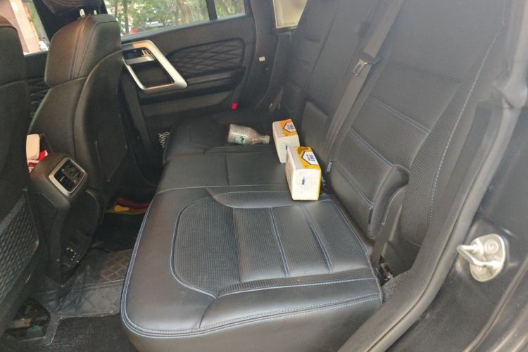 Used BAIC Off-Road BJ40 2022 2.0T Automatic Four-Wheel Drive Ring of the Tower Champion Edition Left Rear Seat