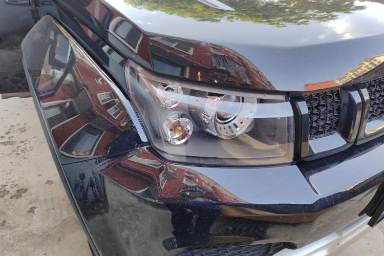 Used BAIC Off-Road BJ40 2022 2.0T Automatic Four-Wheel Drive Business Edition Right Front Headlight