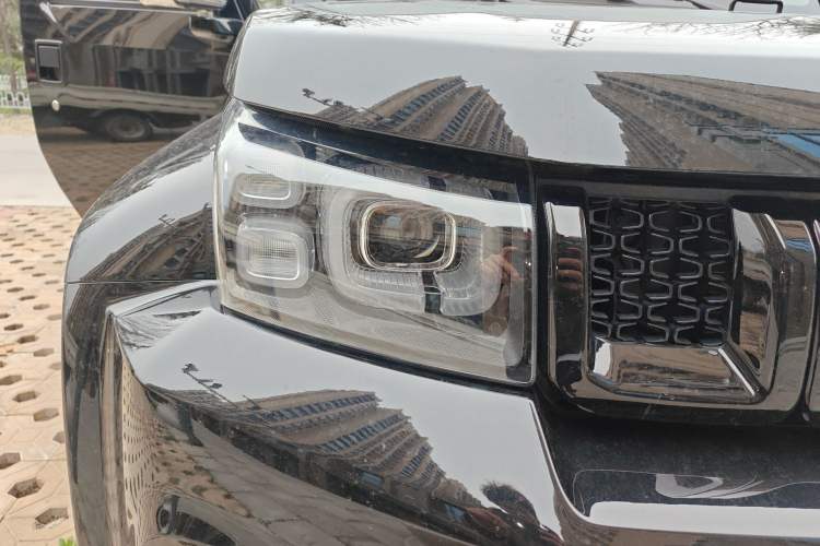 Used BAIC Off-Road BJ40 2022 2.0T Automatic Four-Wheel Drive Business Edition Right Front Headlight