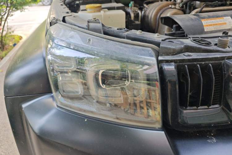 Used BAIC Off-Road BJ40 2022 2.0T Automatic Four-Wheel Drive Ring of the Tower Champion Edition Right Front Headlight
