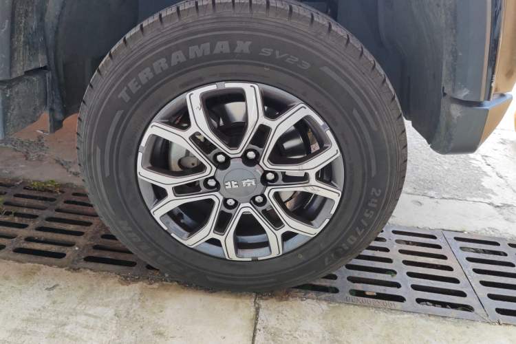 Used BAIC Off-Road BJ40 2022 2.0T Automatic Four-Wheel Drive Business Edition Right Front Wheel Hub