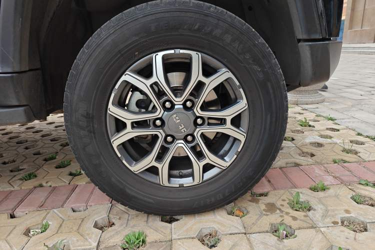 Used BAIC Off-Road BJ40 2022 2.0T Automatic Four-Wheel Drive Business Edition Right Front Wheel Hub