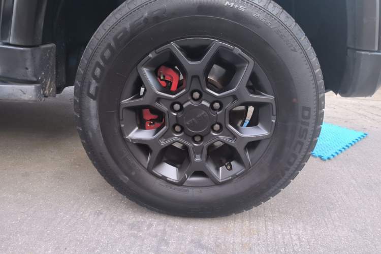 Used BAIC Off-Road BJ40 2022 2.0T Automatic Four-Wheel Drive Ring of the Tower Champion Edition Right Front Wheel Hub