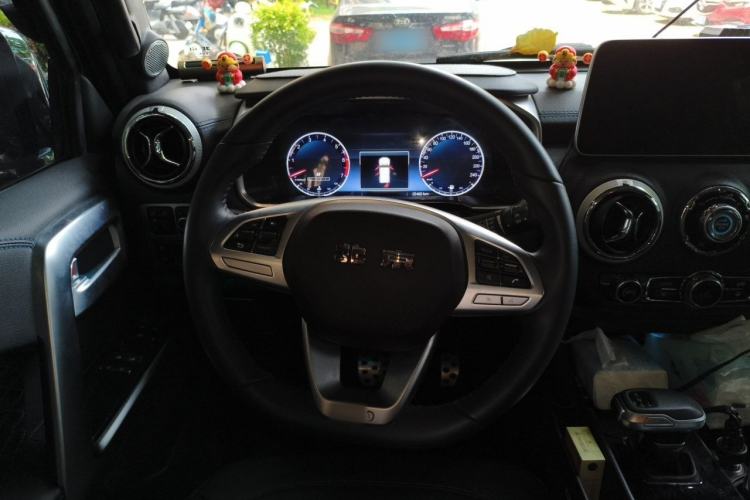 Used BAIC Off-Road BJ40 2022 2.0T Automatic Four-Wheel Drive Ring of the Tower Champion Edition Steering Wheel