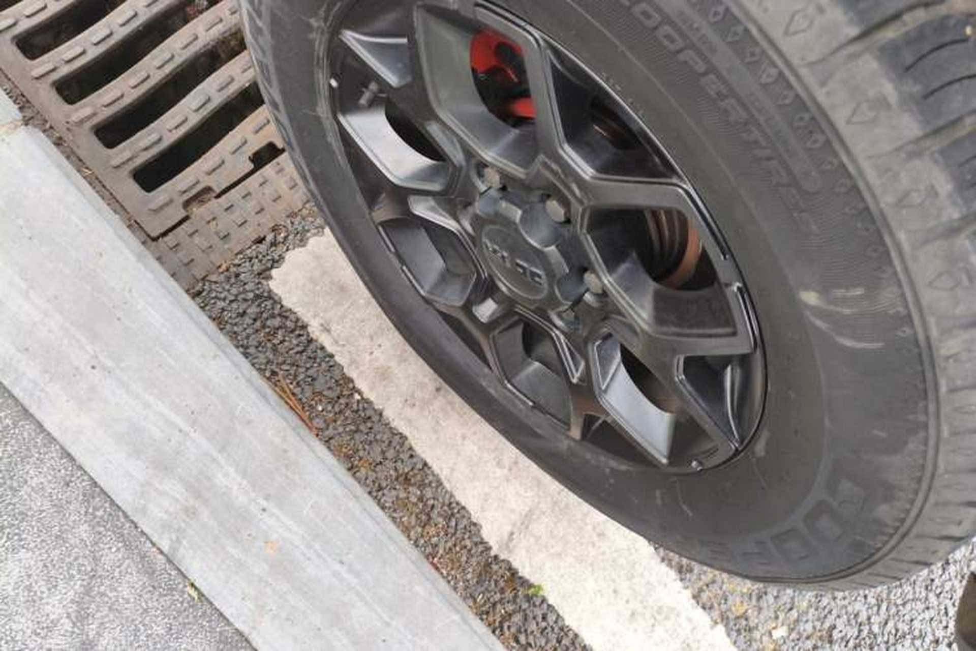 Used BAIC Off-Road BJ40 2022 2.0T Automatic Four-Wheel Drive Ring of the Tower Champion Edition Right Front Wheel Hub