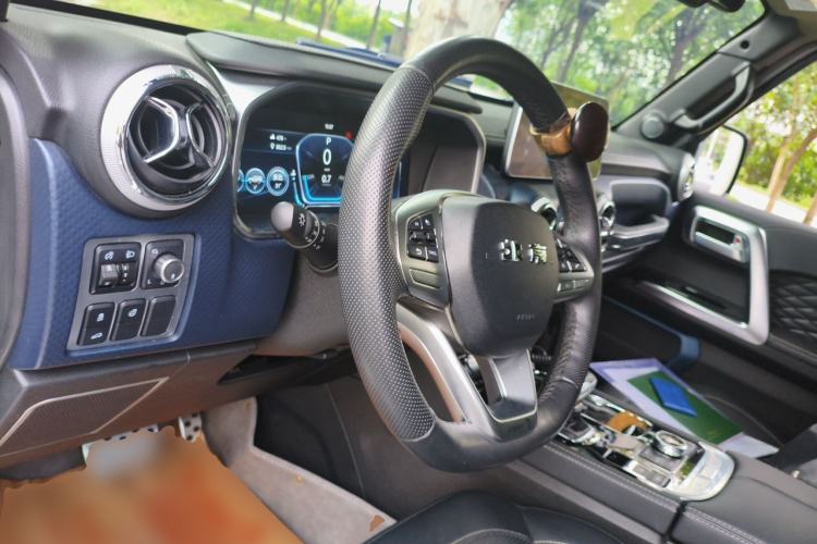 Used BAIC Off-Road BJ40 2022 2.0T Automatic Four-Wheel Drive Ring of the Tower Champion Edition Steering Wheel