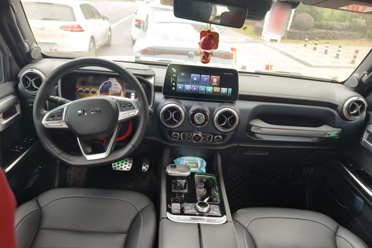 Used BAIC Off-Road BJ40 2022 2.0T Automatic Four-Wheel Drive Ring of the Tower Champion Edition Center Console