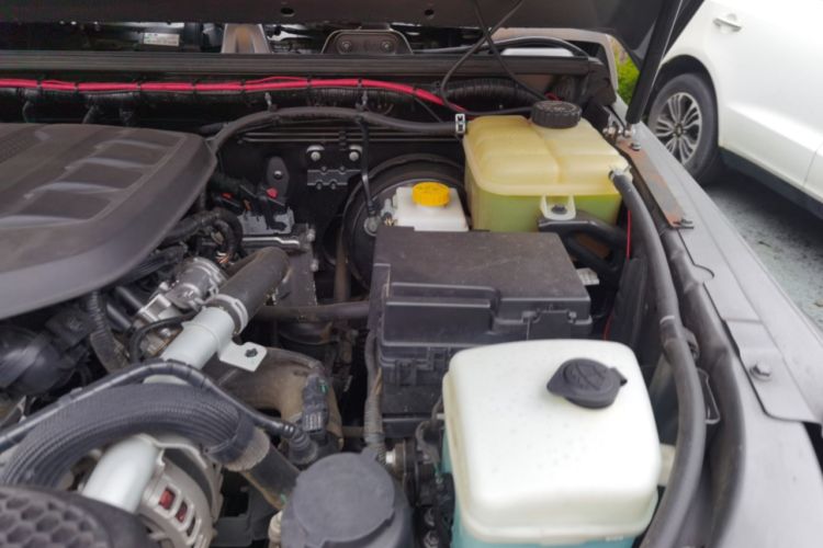 Used BAIC Off-Road BJ40 2022 2.0T Automatic Four-Wheel Drive Ring of the Tower Champion Edition Engine Bay Left