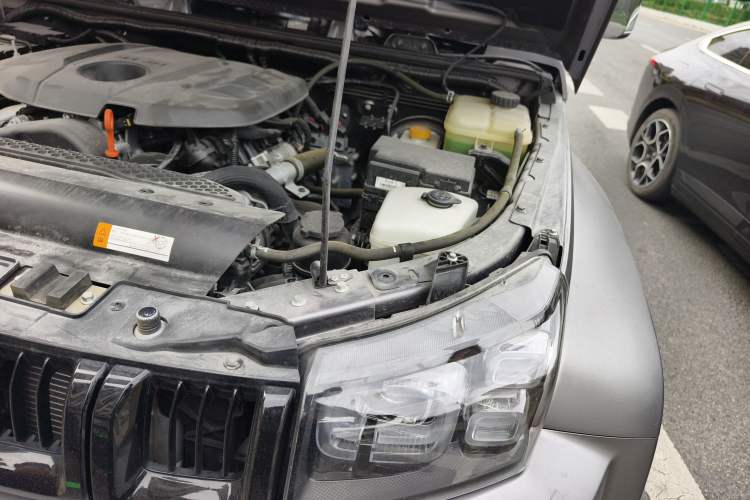 Used BAIC Off-Road BJ40 2022 2.0T Automatic Four-Wheel Drive Ring of the Tower Champion Edition Engine Bay Left