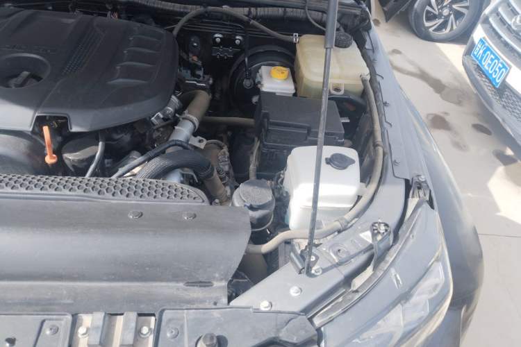 Used BAIC Off-Road BJ40 2022 2.0T Automatic Four-Wheel Drive Ring of the Tower Champion Edition Engine Bay Left