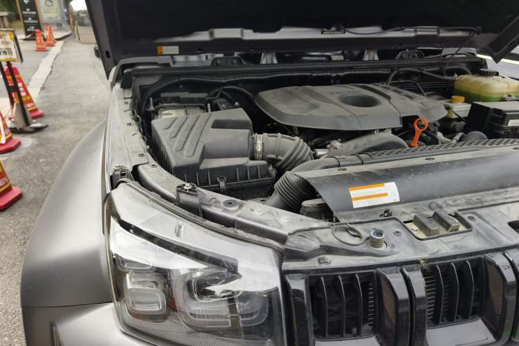 Used BAIC Off-Road BJ40 2022 2.0T Automatic Four-Wheel Drive Ring of the Tower Champion Edition Engine Bay Right