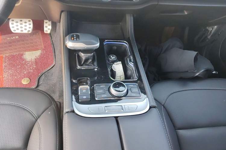 Used BAIC Off-Road BJ40 2022 2.0T Automatic Four-Wheel Drive Ring of the Tower Champion Edition Gear Lever