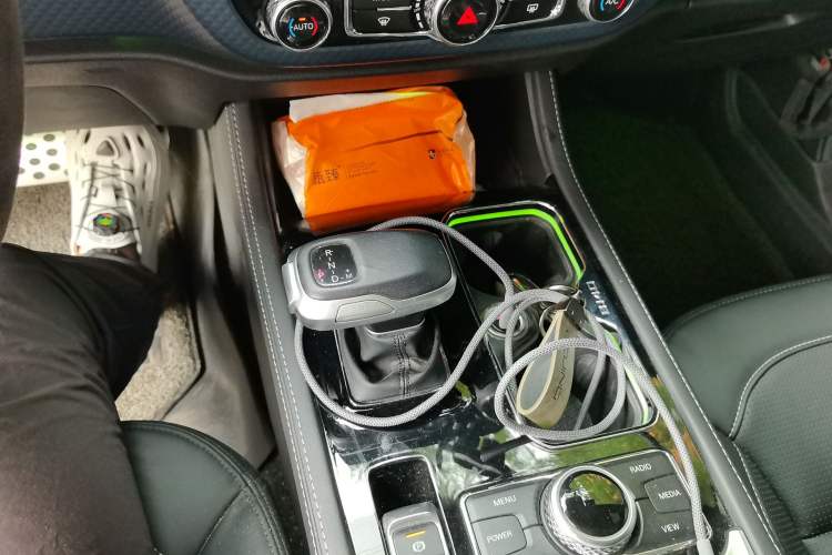 Used BAIC Off-Road BJ40 2022 2.0T Automatic Four-Wheel Drive Ring of the Tower Champion Edition Gear Lever