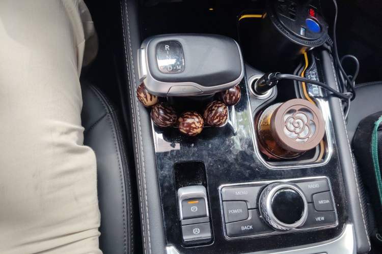 Used BAIC Off-Road BJ40 2022 2.0T Automatic Four-Wheel Drive Ring of the Tower Champion Edition Gear Lever