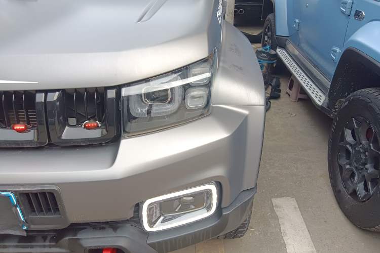 Used BAIC Off-Road BJ40 2022 2.0T Automatic Four-Wheel Drive Ring of the Tower Champion Edition Left Front Headlight