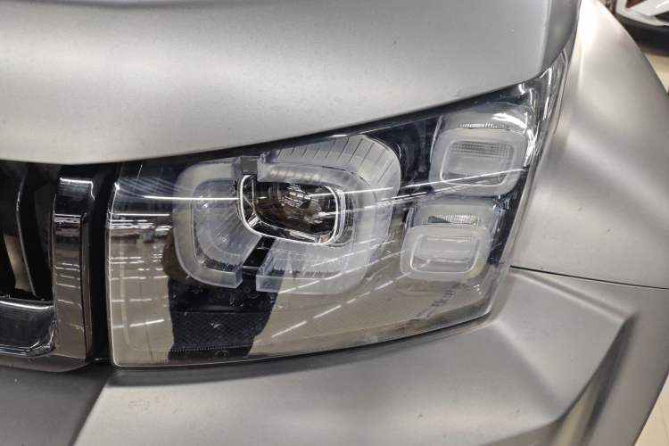 Used BAIC Off-Road BJ40 2022 2.0T Automatic Four-Wheel Drive Ring of the Tower Champion Edition Left Front Headlight