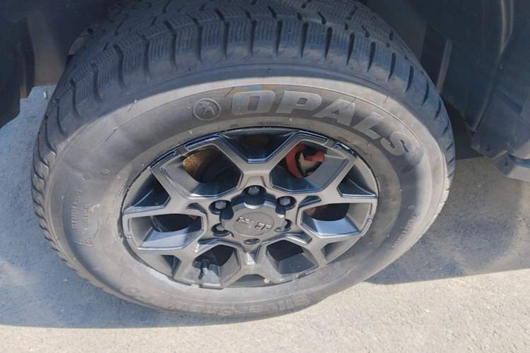 Used BAIC Off-Road BJ40 2022 2.0T Automatic Four-Wheel Drive Ring of the Tower Champion Edition Left Front Wheel Hub