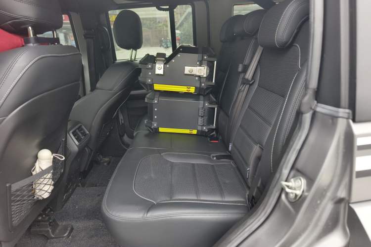 Used BAIC Off-Road BJ40 2022 2.0T Automatic Four-Wheel Drive Ring of the Tower Champion Edition Left Rear Seat