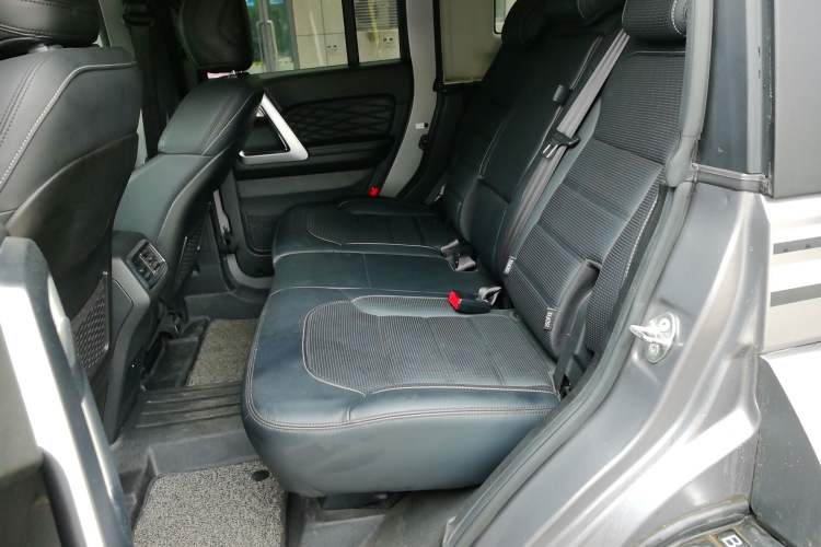 Used BAIC Off-Road BJ40 2022 2.0T Automatic Four-Wheel Drive Ring of the Tower Champion Edition Left Rear Seat