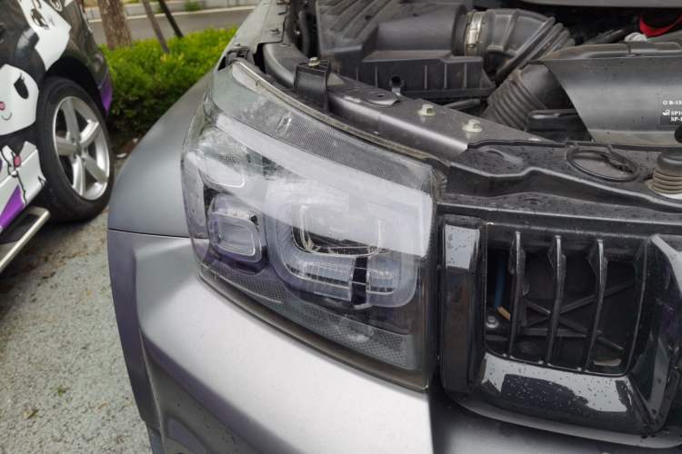 Used BAIC Off-Road BJ40 2022 2.0T Automatic Four-Wheel Drive Ring of the Tower Champion Edition Right Front Headlight