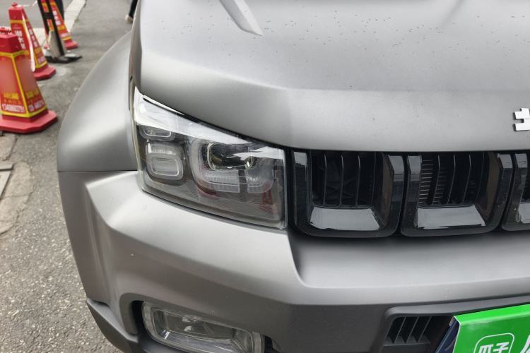 Used BAIC Off-Road BJ40 2022 2.0T Automatic Four-Wheel Drive Ring of the Tower Champion Edition Right Front Headlight