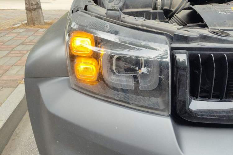 Used BAIC Off-Road BJ40 2022 2.0T Automatic Four-Wheel Drive Ring of the Tower Champion Edition Right Front Headlight