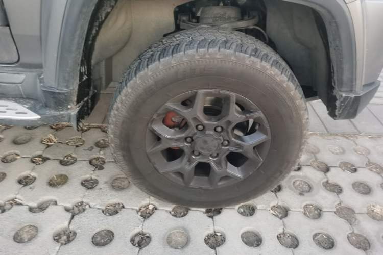 Used BAIC Off-Road BJ40 2022 2.0T Automatic Four-Wheel Drive Ring of the Tower Champion Edition Right Front Wheel Hub
