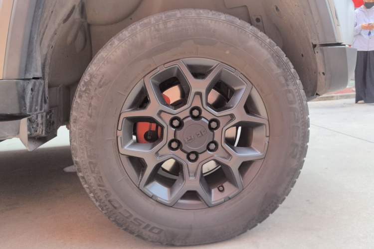 Used BAIC Off-Road BJ40 2022 2.0T Automatic Four-Wheel Drive Ring of the Tower Champion Edition Right Front Wheel Hub