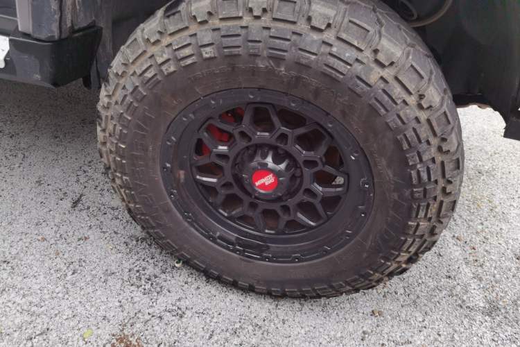 Used BAIC Off-Road BJ40 2022 2.0T Automatic Four-Wheel Drive Ring of the Tower Champion Edition Right Front Wheel Hub
