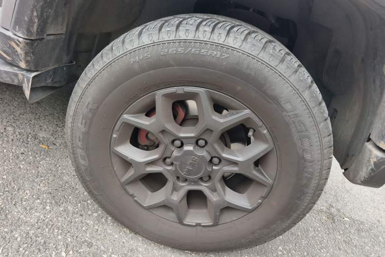 Used BAIC Off-Road BJ40 2022 2.0T Automatic Four-Wheel Drive Ring of the Tower Champion Edition Right Front Wheel Hub