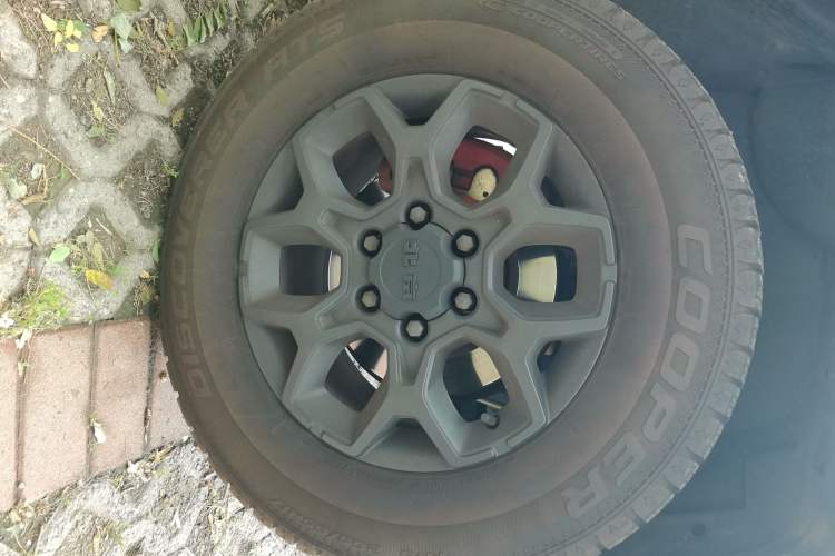 Used BAIC Off-Road BJ40 2022 2.0T Automatic Four-Wheel Drive Ring of the Tower Champion Edition Right Front Wheel Hub