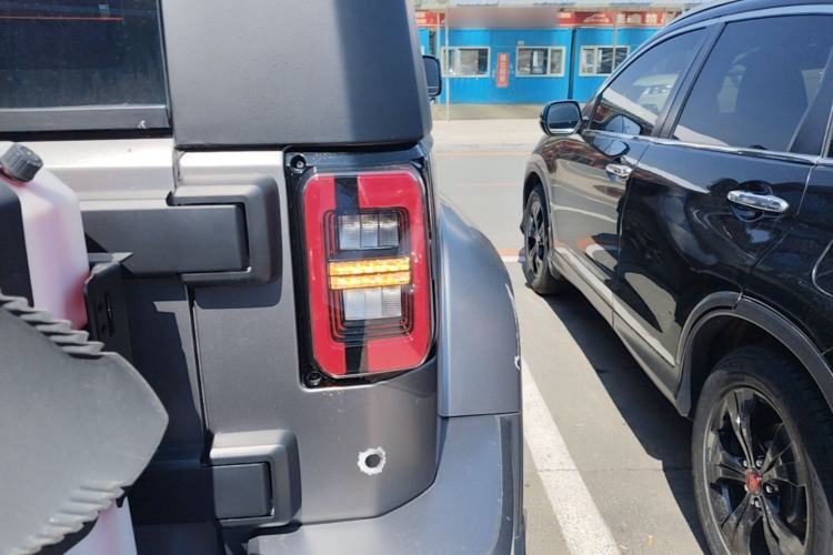 Used BAIC Off-Road BJ40 2022 2.0T Automatic Four-Wheel Drive Ring of the Tower Champion Edition Right Rear Taillight