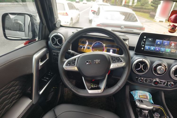 Used BAIC Off-Road BJ40 2022 2.0T Automatic Four-Wheel Drive Ring of the Tower Champion Edition Steering Wheel