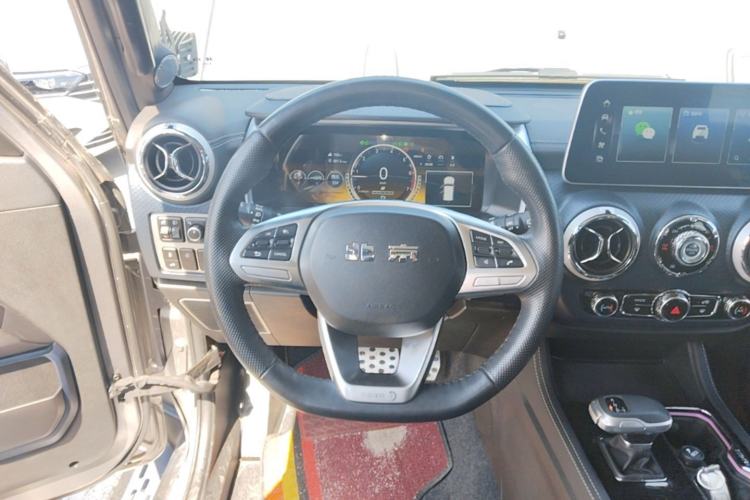 Used BAIC Off-Road BJ40 2022 2.0T Automatic Four-Wheel Drive Ring of the Tower Champion Edition Steering Wheel