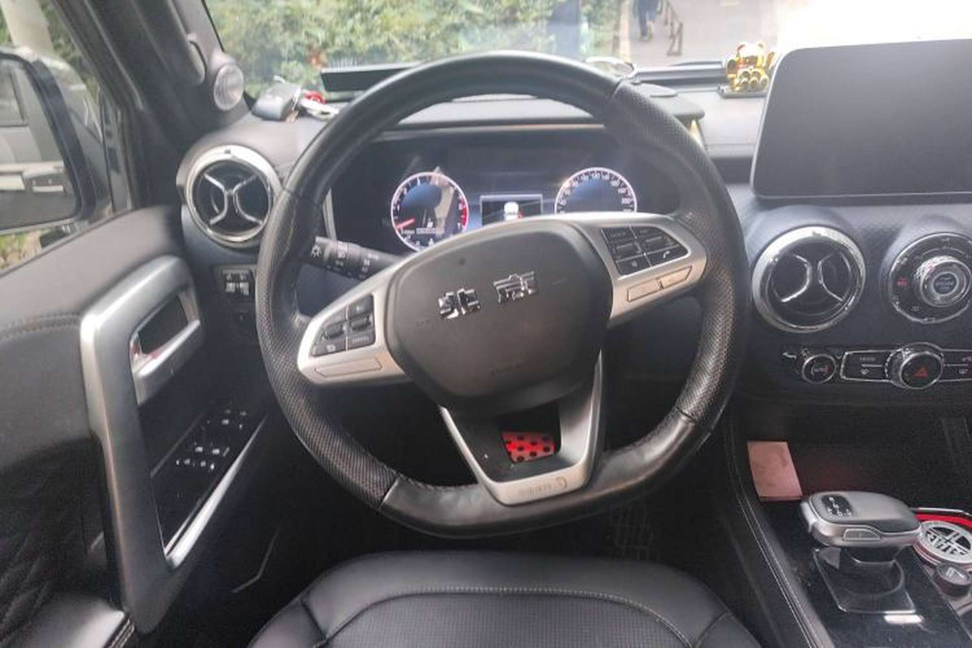 Used BAIC Off-Road BJ40 2022 2.0T Automatic Four-Wheel Drive Ring of the Tower Champion Edition Steering Wheel