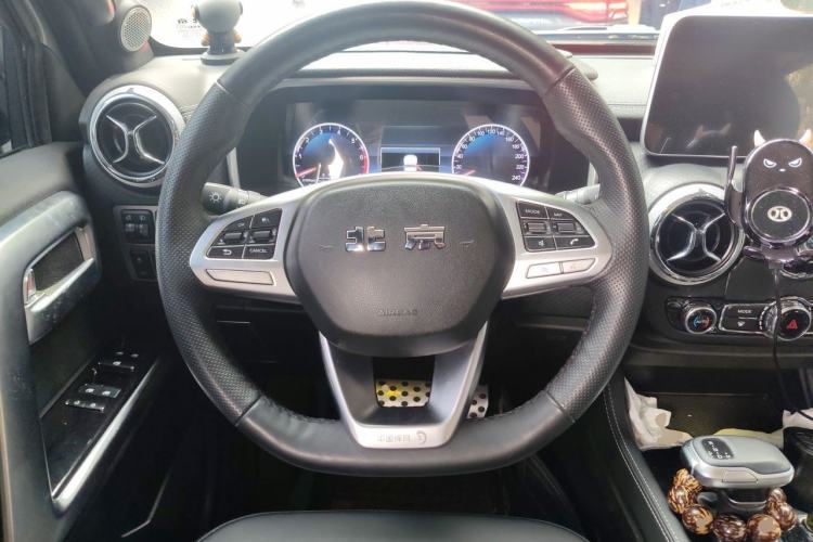 Used BAIC Off-Road BJ40 2022 2.0T Automatic Four-Wheel Drive Ring of the Tower Champion Edition Steering Wheel