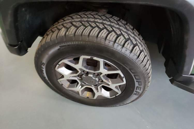 Used BAIC Off-Road BJ40 2022 2.3T Automatic All-Wheel Drive Excellence Edition Left Front Wheel Hub
