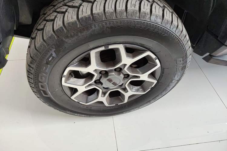 Used BAIC Off-Road BJ40 2022 2.3T Automatic All-Wheel Drive Excellence Edition Left Front Wheel Hub