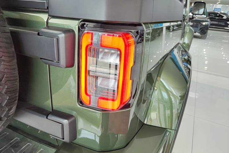 Used BAIC Off-Road BJ40 2022 2.3T Automatic All-Wheel Drive Excellence Edition Right Rear Taillight
