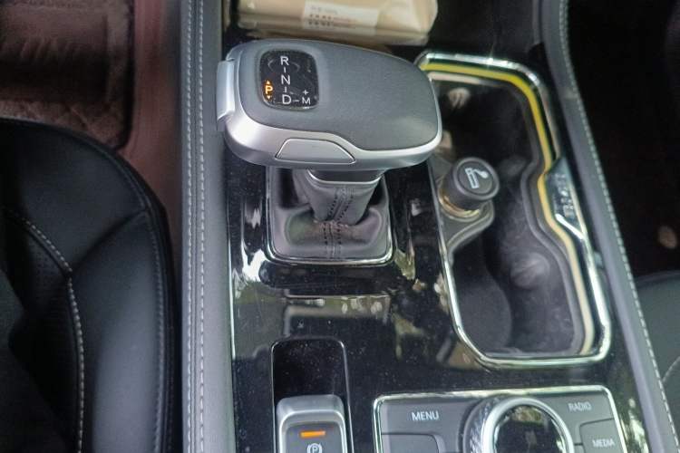 Used BAIC Off-Road BJ40 2022 2.0T Automatic Four-Wheel Drive Ring of the Tower Champion Edition Gear Lever