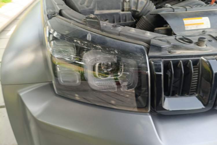 Used BAIC Off-Road BJ40 2022 2.0T Automatic Four-Wheel Drive Ring of the Tower Champion Edition Right Front Headlight