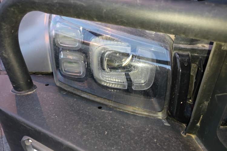 Used BAIC Off-Road BJ40 2022 2.0T Automatic Four-Wheel Drive Ring of the Tower Champion Edition Right Front Headlight