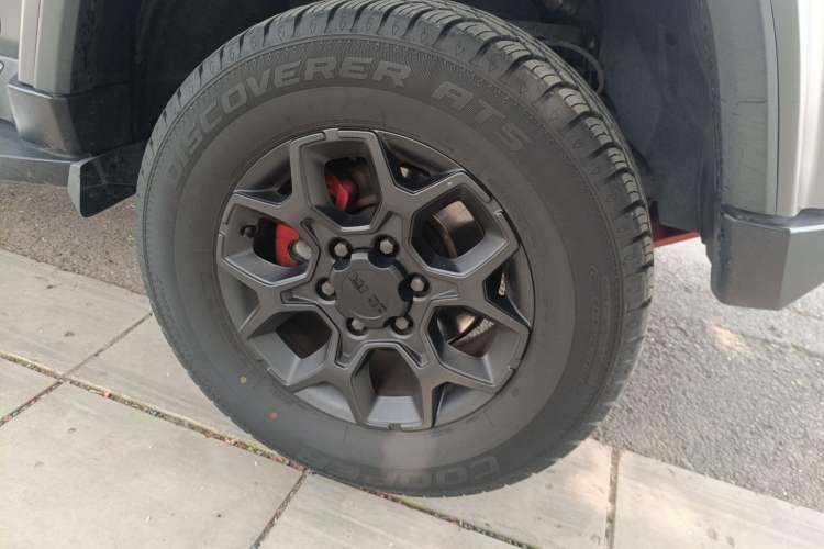 Used BAIC Off-Road BJ40 2022 2.0T Automatic Four-Wheel Drive Ring of the Tower Champion Edition Right Front Wheel Hub