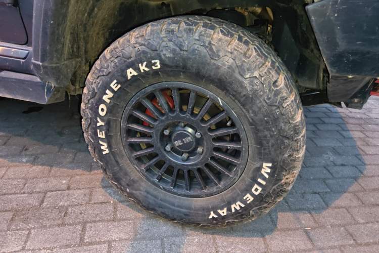 Used BAIC Off-Road BJ40 2022 2.0T Automatic Four-Wheel Drive Ring of the Tower Champion Edition Right Front Wheel Hub