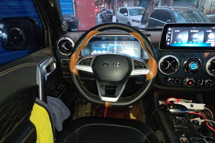 Used BAIC Off-Road BJ40 2022 2.0T Automatic Four-Wheel Drive Ring of the Tower Champion Edition Steering Wheel